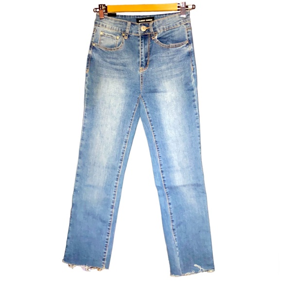 5/25$ ✨ Almost Famous Jeans - Picture 1 of 7